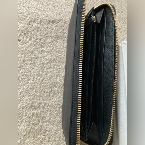 Michael Kors wallet - Picture 3 of 3